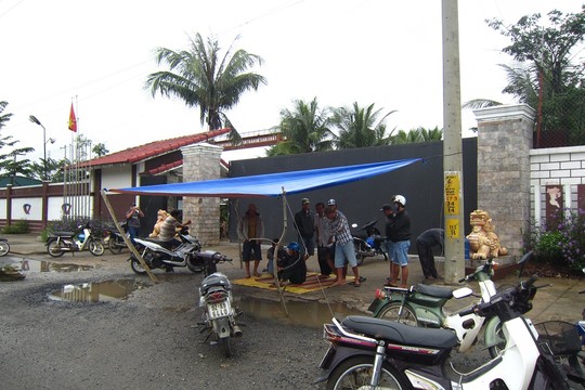 Quảng[-]Nam:[-]Nhà[-]máy[-]thép[-]gây[-]ô[-]nhiễm[-]bị[-]dân[-]bao[-]vây